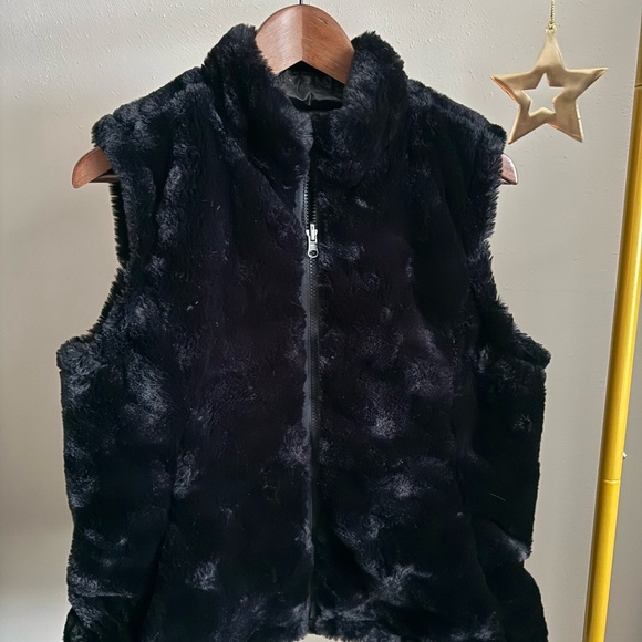 Nicole Miller Jackets & Blazers - Nicole Miller Reversible Faux Fur Vest Black Quilted Puffer Vest Size M